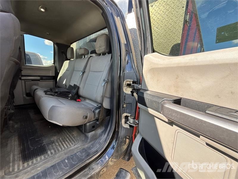 Ford F-550 XLT 4x4 Extended Cab Service Truck Komunalna vozila