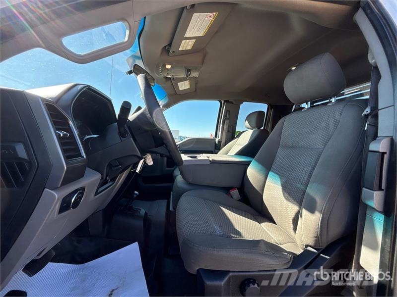 Ford F-550 XLT 4x4 Extended Cab Flatbed Truck شاحنات مسطحة/مفصلية الجوانب