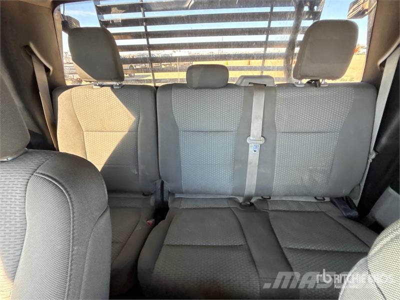 Ford F-550 XLT 4x4 Extended Cab Flatbed Truck شاحنات مسطحة/مفصلية الجوانب