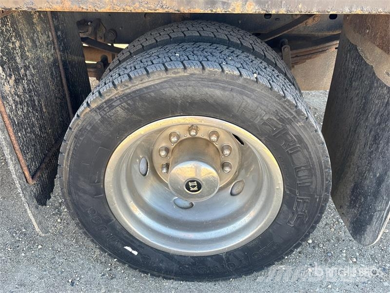 Ford F-550 XLT 4x4 Extended Cab Flatbed Truck شاحنات مسطحة/مفصلية الجوانب