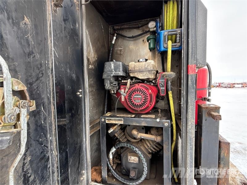 Ford F-550 XLT 4x4 Extended Cab Service Truck 시립/다목적 차량