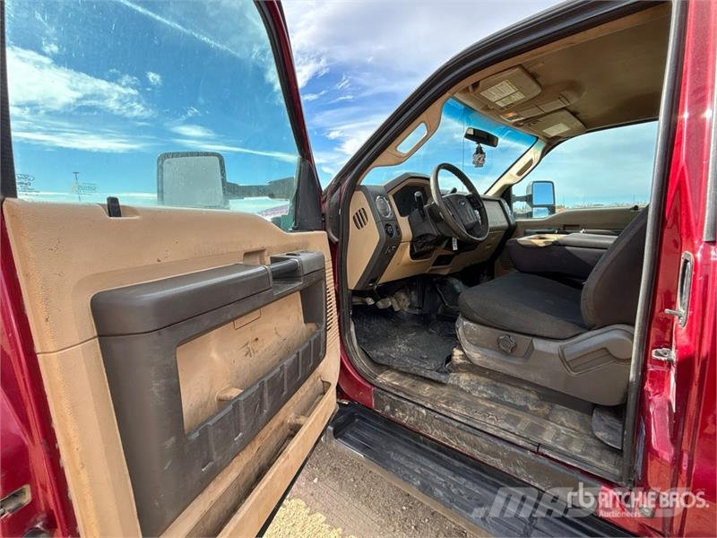 Ford F-550 XLT 4x4 Extended Cab Cab and Chassis Kabine i unutrašnjost