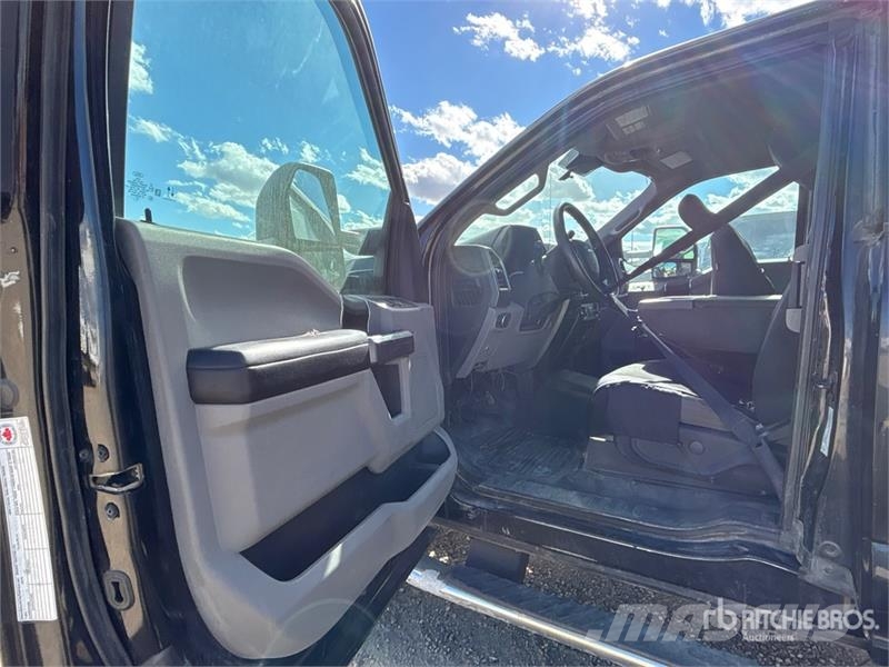 Ford F-550 XLT 4x4 Extended Cab Cab and Chassis (Inoper Kabine i unutrašnjost