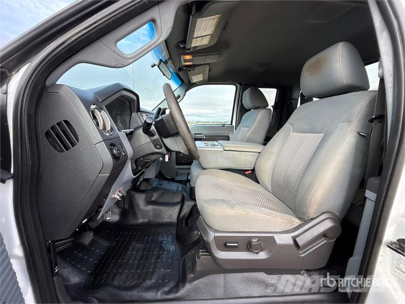 Ford F-550 XLT 4x4 Extended Cab Utility Truck Flakbilar/Pickuper