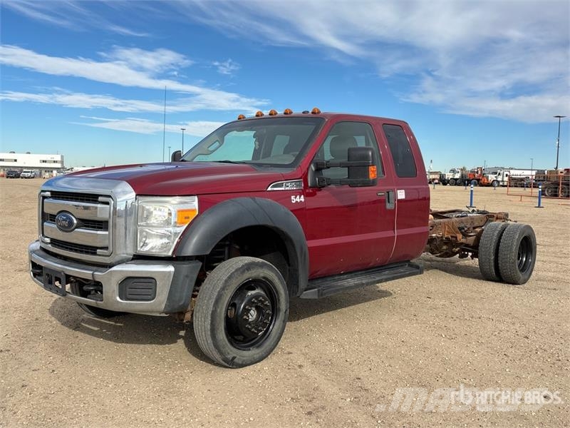 Ford F-550 XLT 4x4 Extended Cab Cab and Chassis Kabine i unutrašnjost