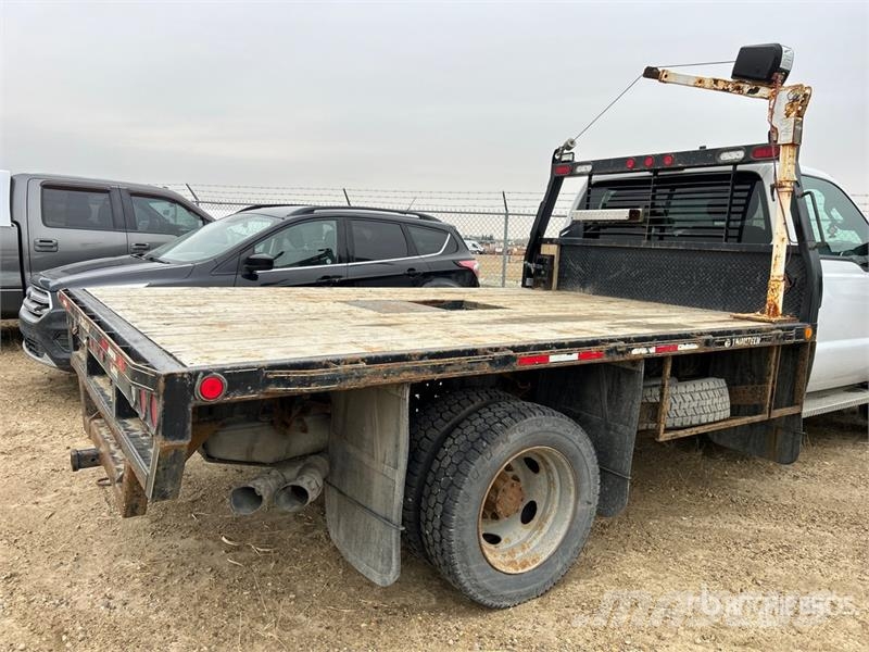 Ford F-550 XLT 4x4 Flatbed Truck Kamioni sa otvorenim sandukom