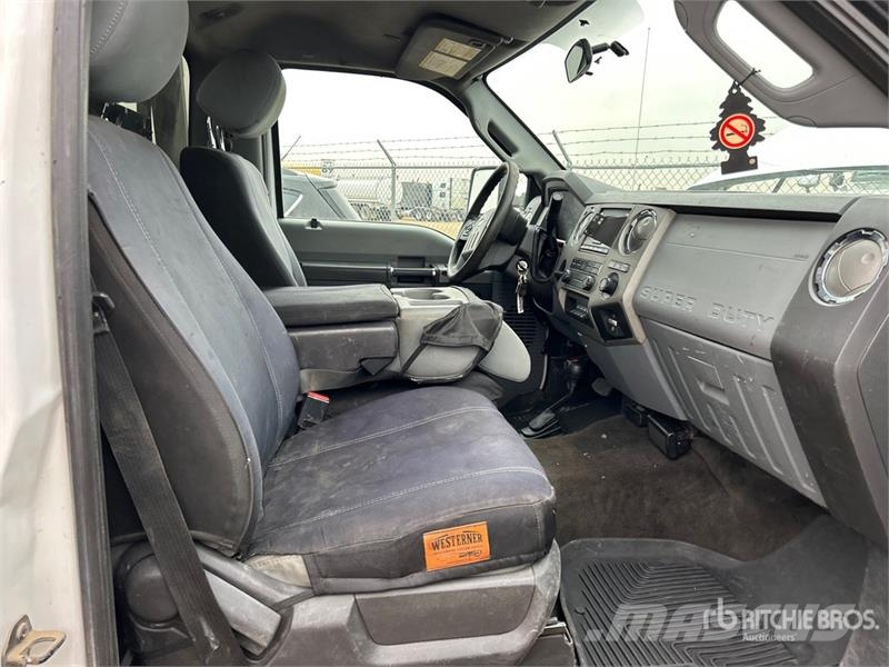 Ford F-550 XLT 4x4 Flatbed Truck Kamioni sa otvorenim sandukom
