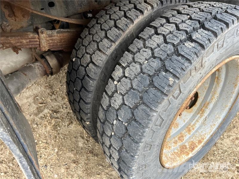 Ford F-550 XLT 4x4 Flatbed Truck Kamioni sa otvorenim sandukom