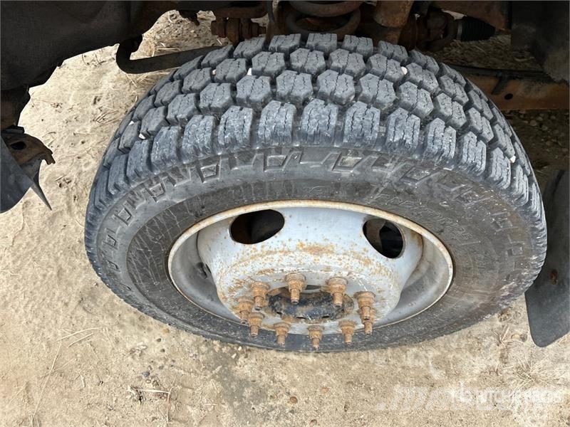 Ford F-550 XLT 4x4 Flatbed Truck Kamioni sa otvorenim sandukom