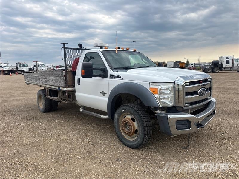 Ford F-550 XLT 4x4 Flatbed Truck Грузовики-платформы/боковая разгрузка