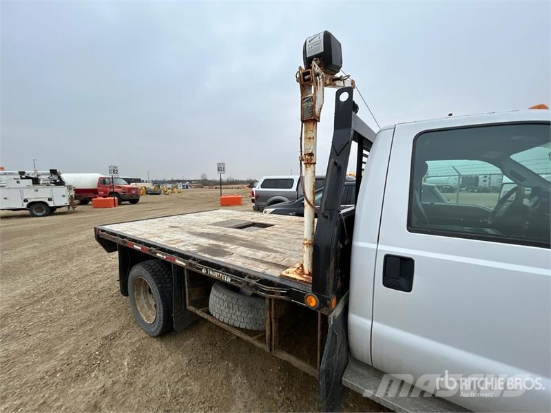 Ford F-550 XLT 4x4 Flatbed Truck Kamioni sa otvorenim sandukom