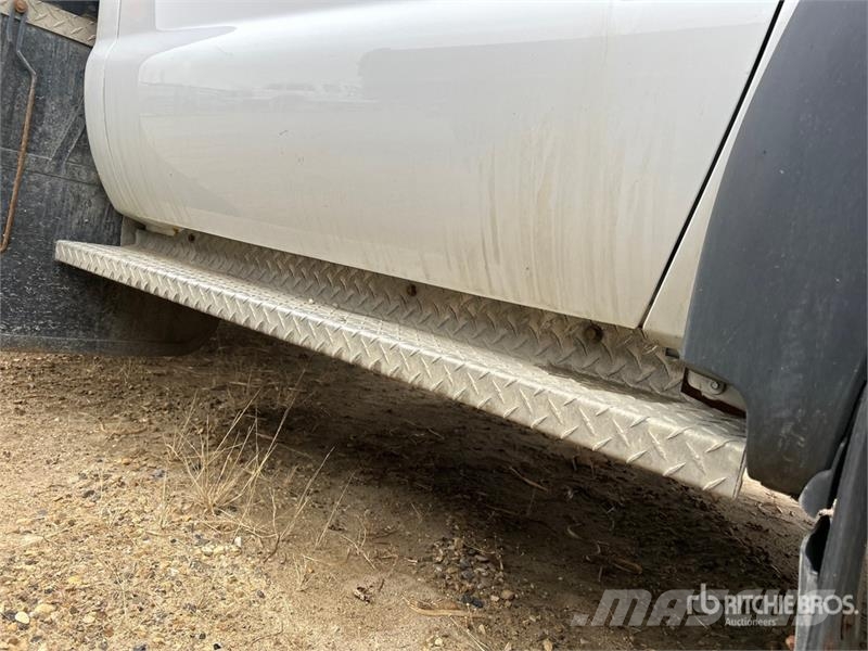 Ford F-550 XLT 4x4 Flatbed Truck Kamioni sa otvorenim sandukom