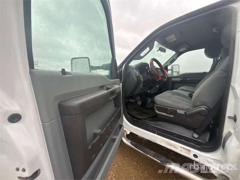 Ford F-550 XLT 4x4 Flatbed Truck Camion con sponde ribaltabili