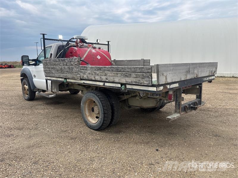 Ford F-550 XLT 4x4 Flatbed Truck Грузовики-платформы/боковая разгрузка