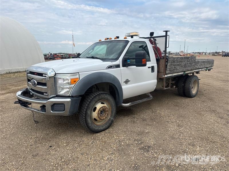 Ford F-550 XLT 4x4 Flatbed Truck Грузовики-платформы/боковая разгрузка