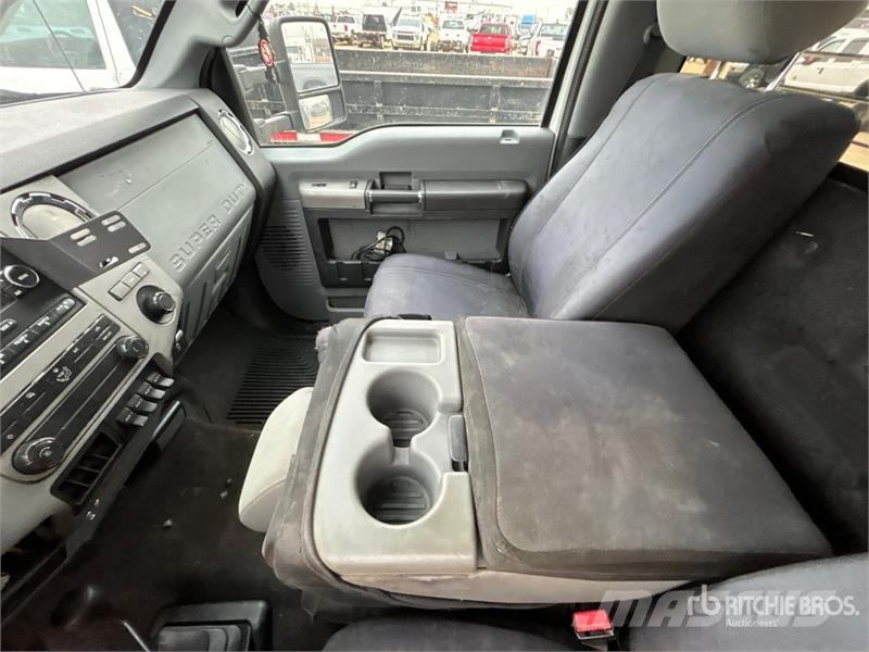 Ford F-550 XLT 4x4 Flatbed Truck Kamioni sa otvorenim sandukom