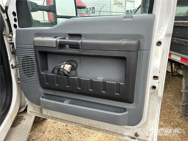 Ford F-550 XLT 4x4 Flatbed Truck Kamioni sa otvorenim sandukom