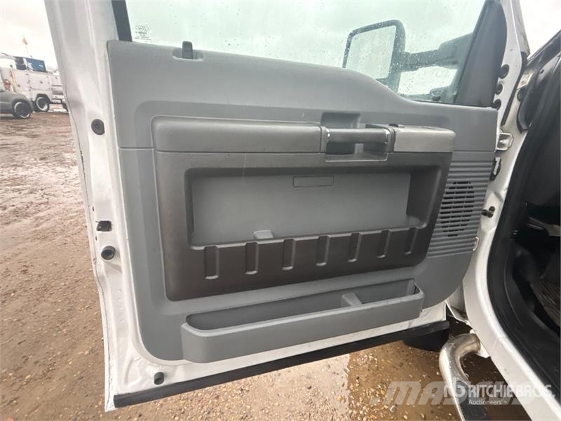 Ford F-550 XLT 4x4 Flatbed Truck Camion con sponde ribaltabili
