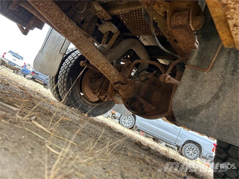 Ford F-550 XLT 4x4 Flatbed Truck Kamioni sa otvorenim sandukom
