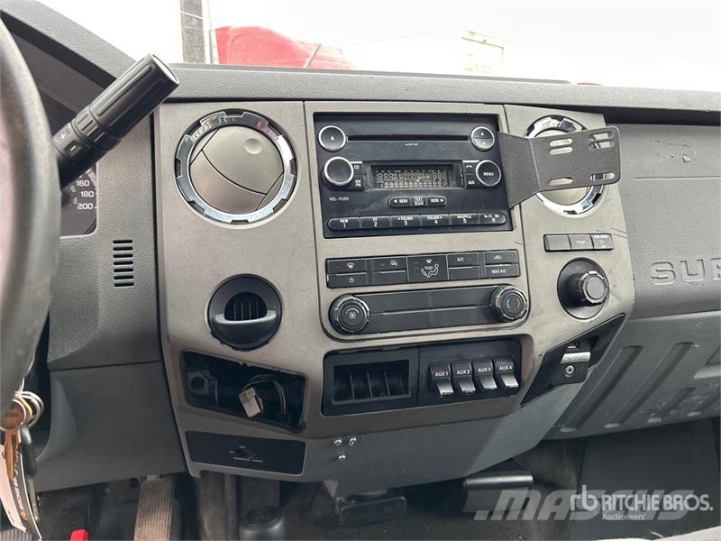 Ford F-550 XLT 4x4 Flatbed Truck Kamioni sa otvorenim sandukom