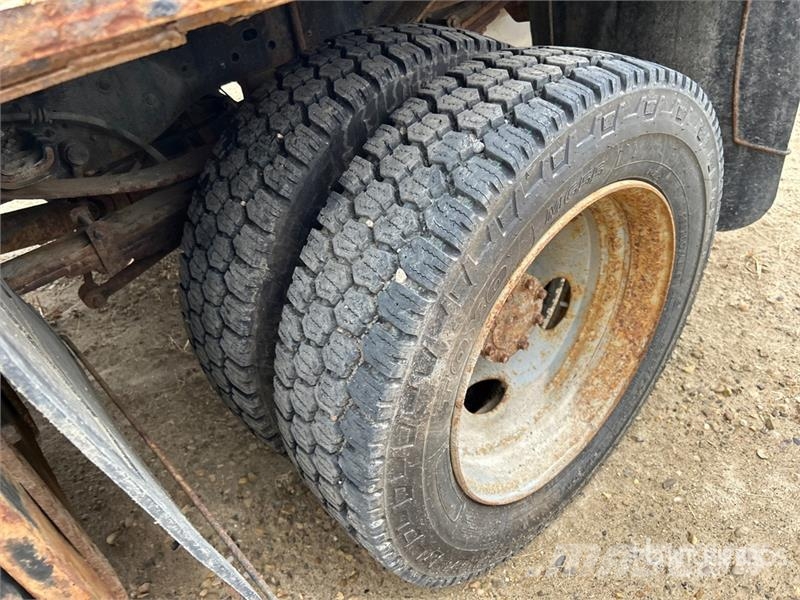 Ford F-550 XLT 4x4 Flatbed Truck Kamioni sa otvorenim sandukom