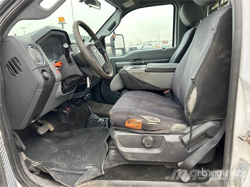 Ford F-550 XLT 4x4 Flatbed Truck Kamioni sa otvorenim sandukom
