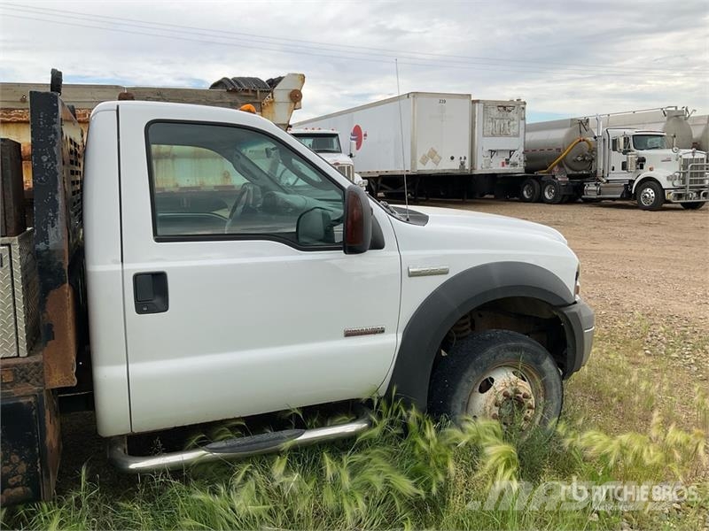 Ford F-550 XLT 4x4 Flatbed Truck (Inoperable) Φορτηγά Kαρότσα με ανοιγόμενα πλαϊνά
