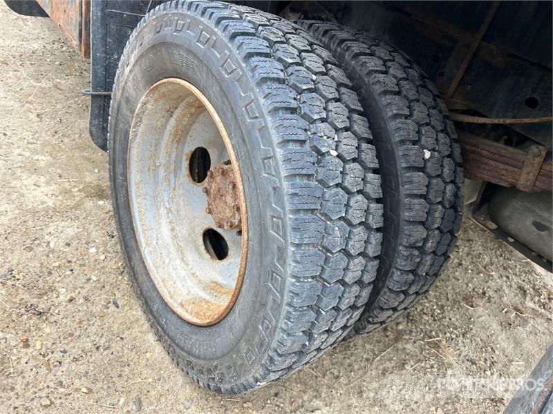 Ford F-550 XLT 4x4 Flatbed Truck Kamioni sa otvorenim sandukom