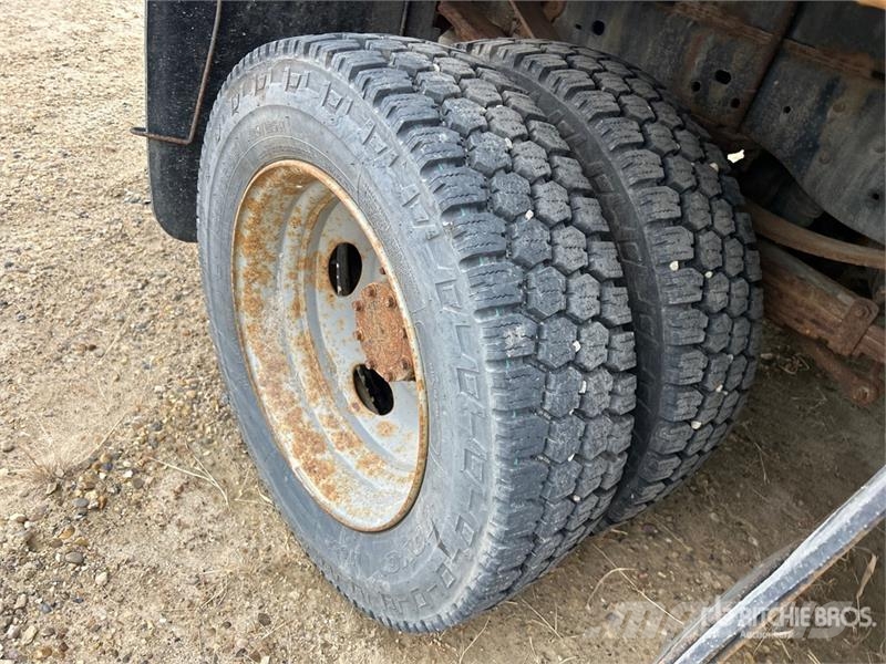 Ford F-550 XLT 4x4 Flatbed Truck Kamioni sa otvorenim sandukom