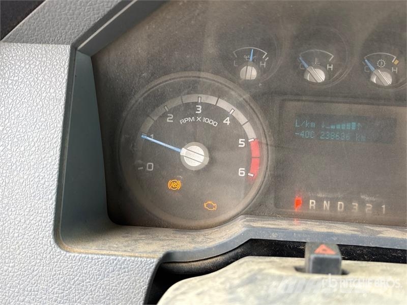 Ford F-550 XLT 4x4 Service Truck مركبات الأغراض العامة