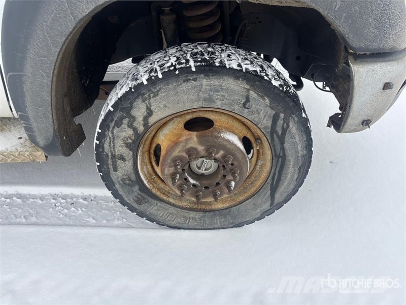 Ford F-550 XLT 4x4 Service Truck Tienhoitoautot