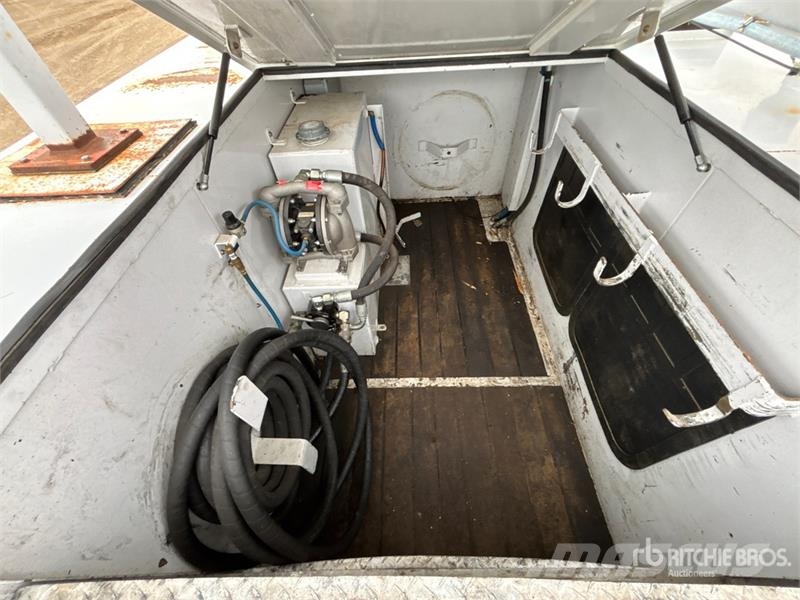 Ford F-550 XLT 4x4 Service Truck مركبات الأغراض العامة