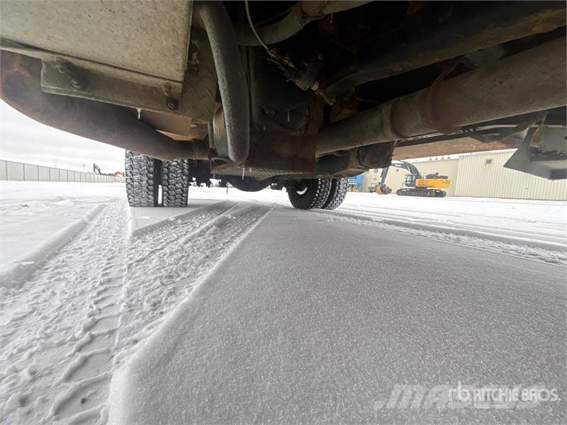 Ford F-550 XLT 4x4 Service Truck Tienhoitoautot