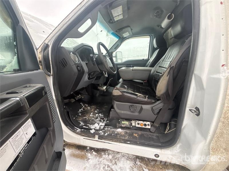 Ford F-550 XLT 4x4 Service Truck Tienhoitoautot