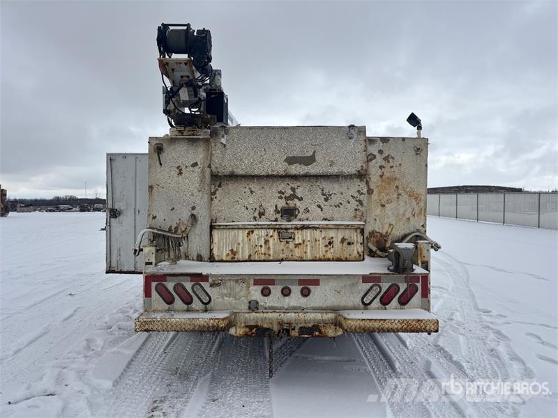 Ford F-550 XLT 4x4 Service Truck Tienhoitoautot