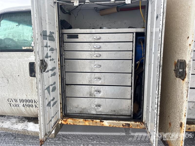 Ford F-550 XLT 4x4 Service Truck Tienhoitoautot