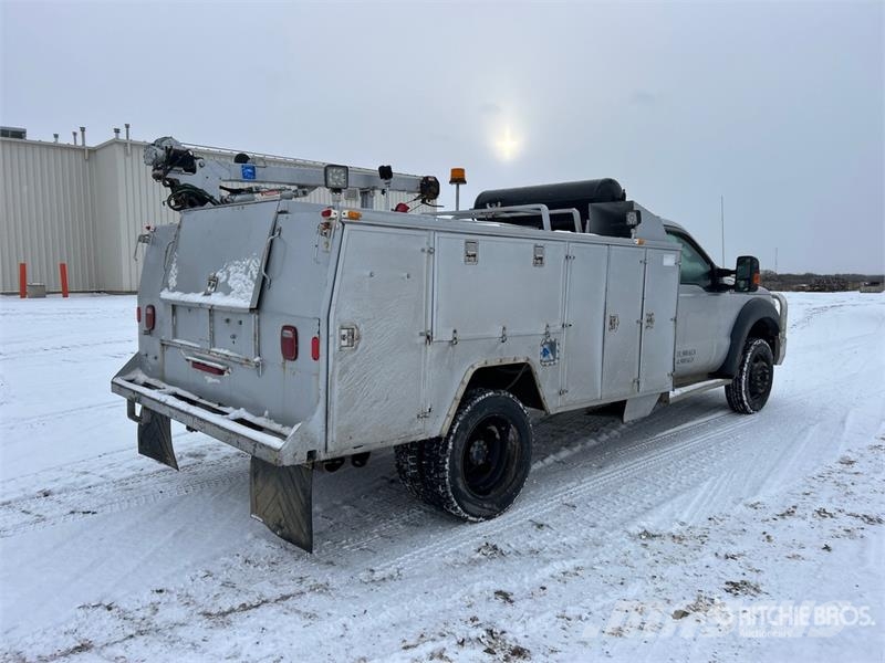 Ford F-550 XLT 4x4 Service Truck Общински/универсални превозни средства
