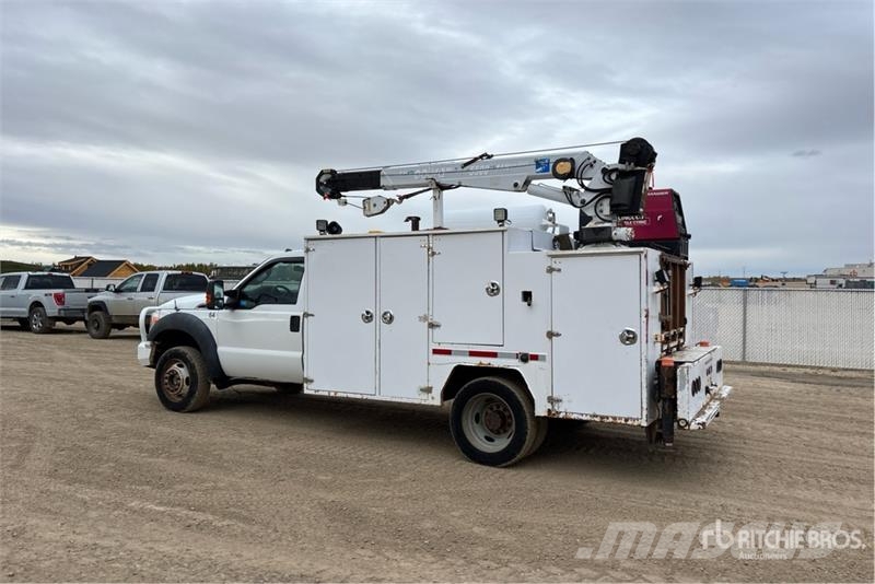 Ford F-550 XLT 4x4 Service Truck مركبات الأغراض العامة