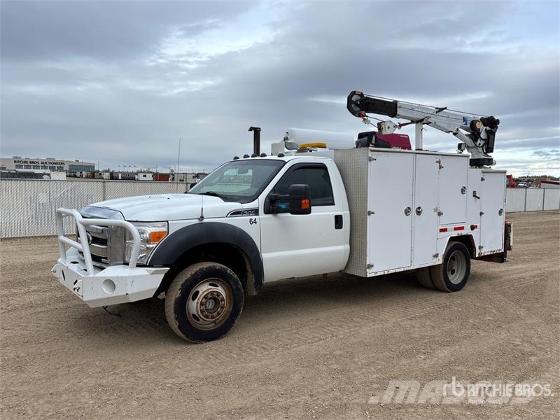 Ford F-550 XLT 4x4 Service Truck مركبات الأغراض العامة