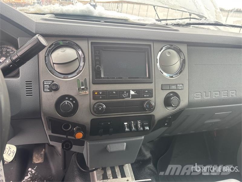 Ford F-550 XLT 4x4 Service Truck Tienhoitoautot