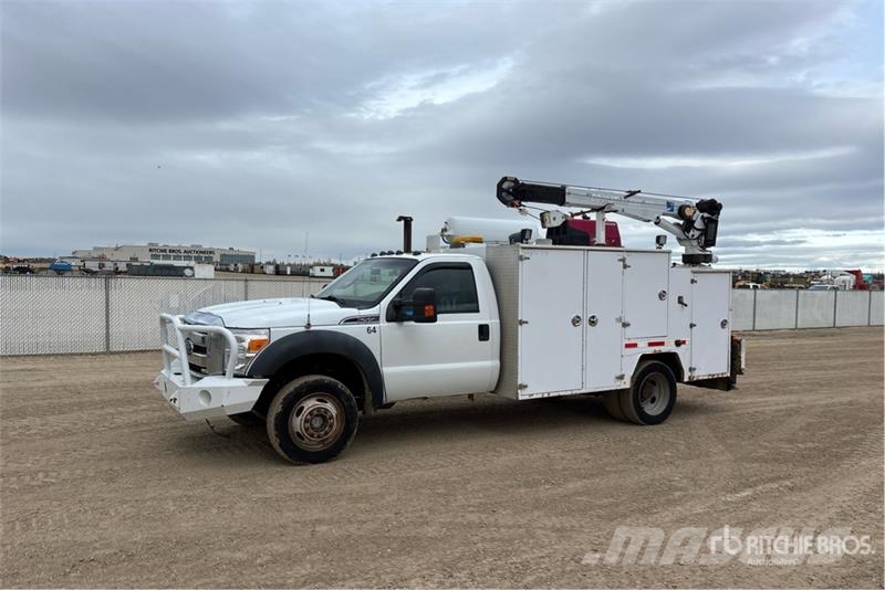 Ford F-550 XLT 4x4 Service Truck مركبات الأغراض العامة