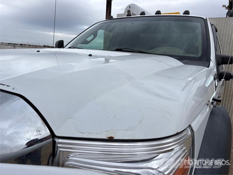 Ford F-550 XLT 4x4 Service Truck مركبات الأغراض العامة