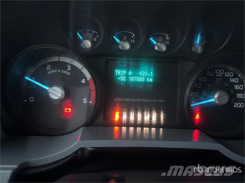 Ford F-550 XLT 4x4 Service Truck Tienhoitoautot
