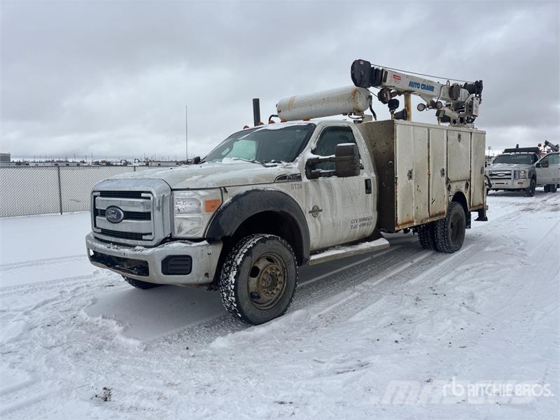 Ford F-550 XLT 4x4 Service Truck Tienhoitoautot
