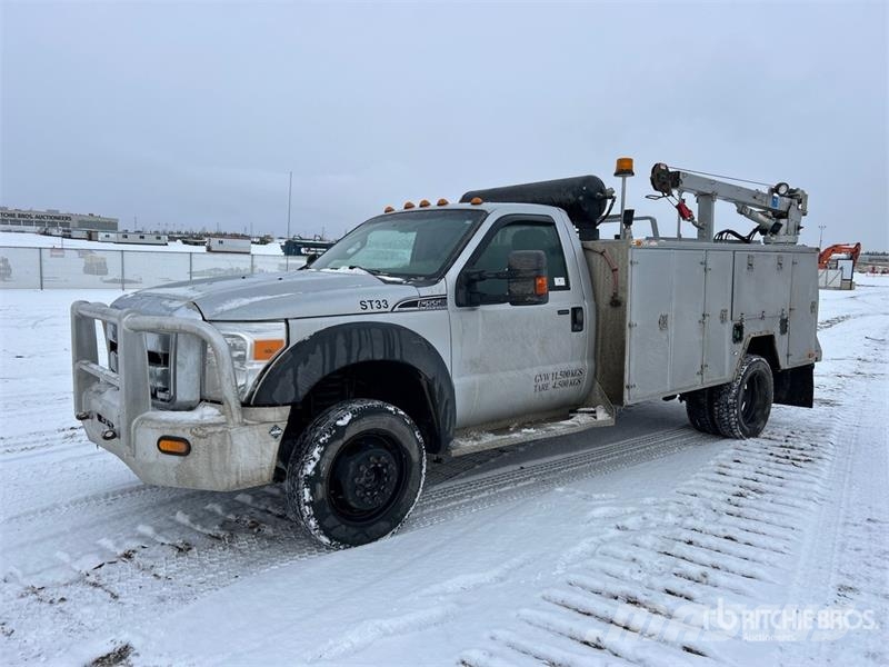 Ford F-550 XLT 4x4 Service Truck Общински/универсални превозни средства
