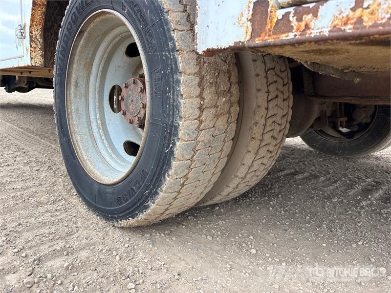 Ford F-550 XLT 4x4 Service Truck مركبات الأغراض العامة