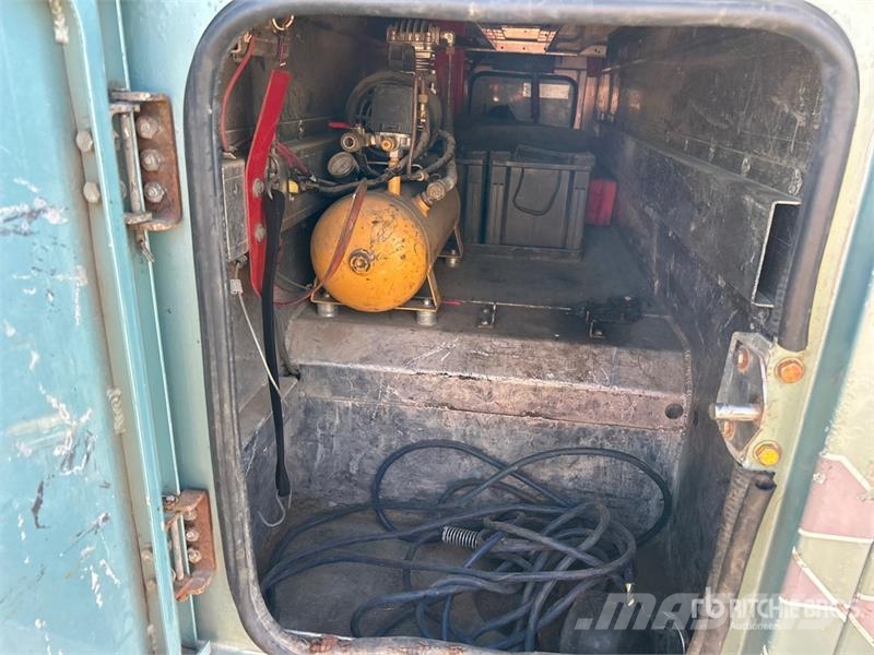 Ford F-550 XLT 4x4 Tow Truck (Inoperable) Vyslobodzovacie vozidlá