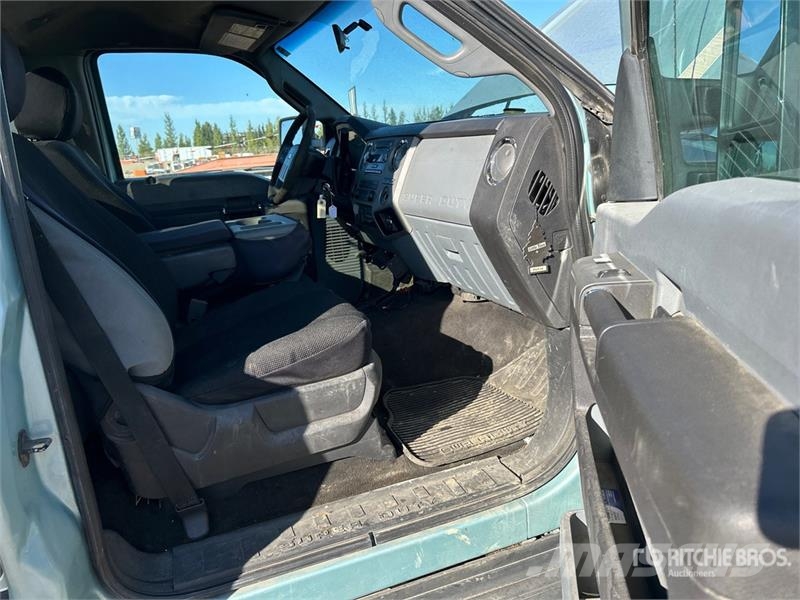 Ford F-550 XLT 4x4 Tow Truck (Inoperable) Vyslobodzovacie vozidlá