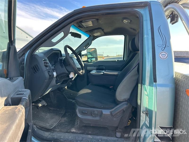 Ford F-550 XLT 4x4 Tow Truck (Inoperable) Vyslobodzovacie vozidlá