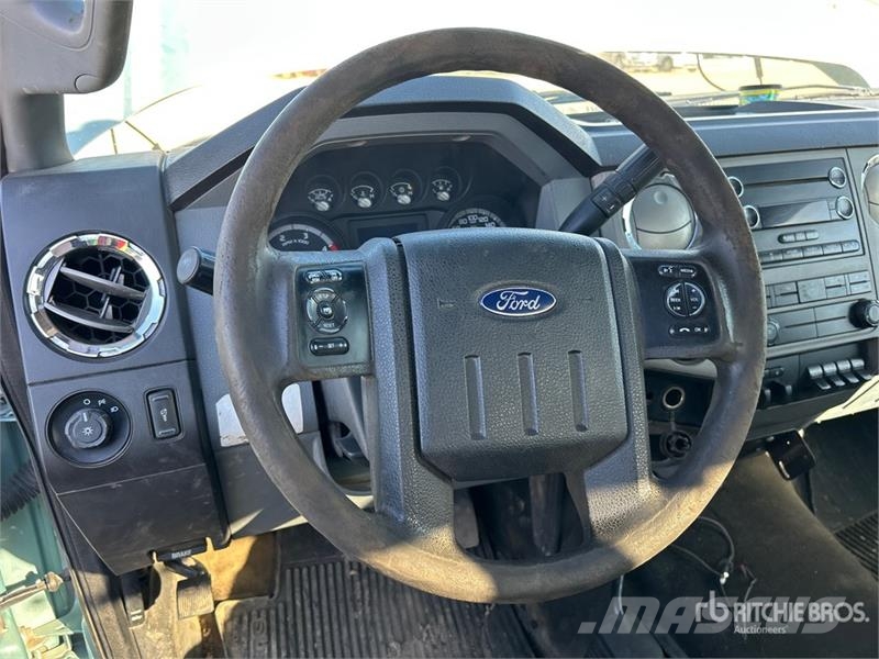 Ford F-550 XLT 4x4 Tow Truck (Inoperable) Vyslobodzovacie vozidlá